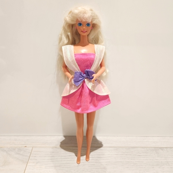 5/$20  1996 Barbie 6 Fashions Dress - Picture 2 of 4